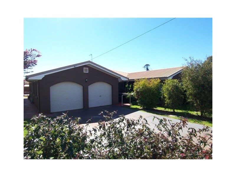 17 Knockator Crescent, Centenary Heights QLD 4350