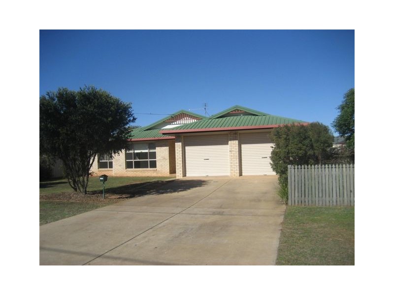 19 Shannon Court, Oakey QLD 4401