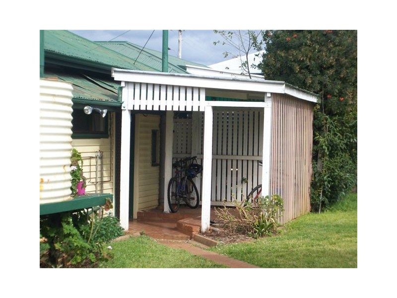 17 Burton Street, Harristown QLD 4350