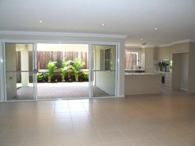 5 Saba Court, Middle Ridge QLD 4350
