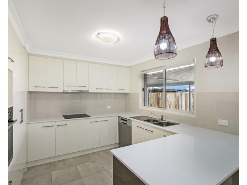 8 Nash Drive, Glenvale QLD 4350