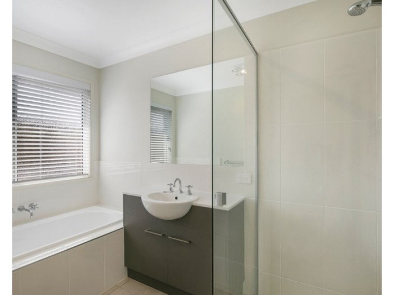 8 Nash Drive, Glenvale QLD 4350