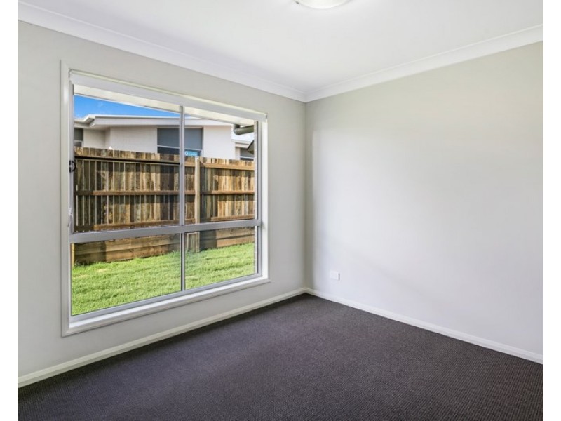 8 Nash Drive, Glenvale QLD 4350