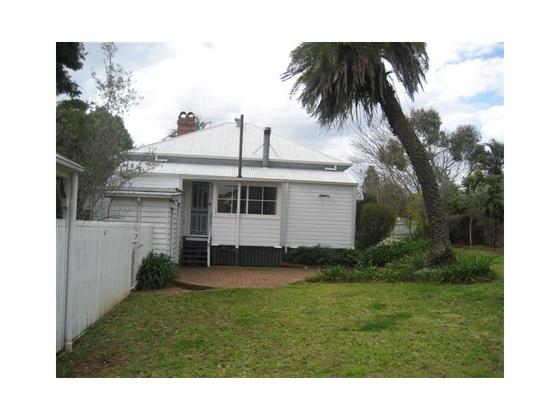 96 Jellicoe Street, North Toowoomba QLD 4350