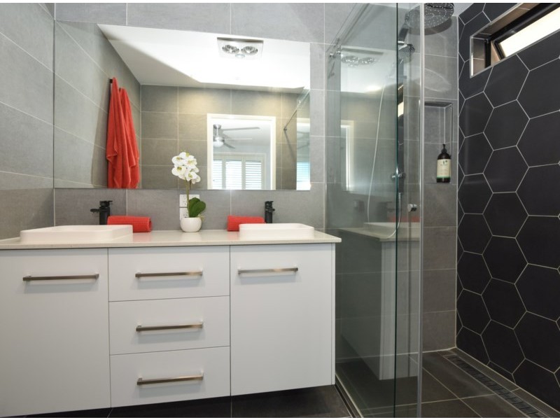 16 Blue Hills Drive, Rangeville QLD 4350