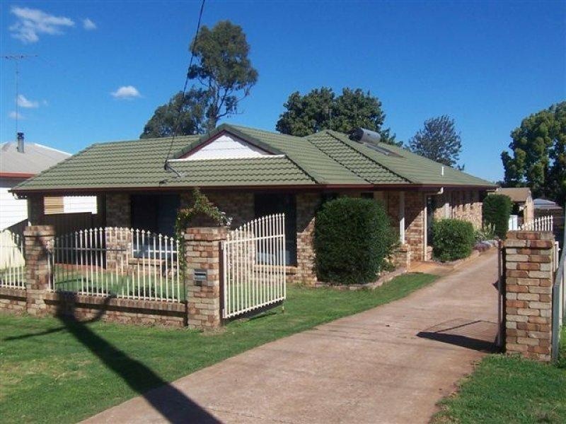 32 Rob Street, Newtown QLD 4350