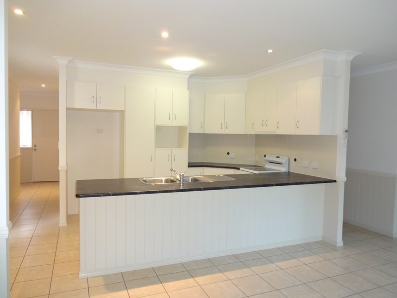 1/6 Victory Street, Newtown QLD 4350