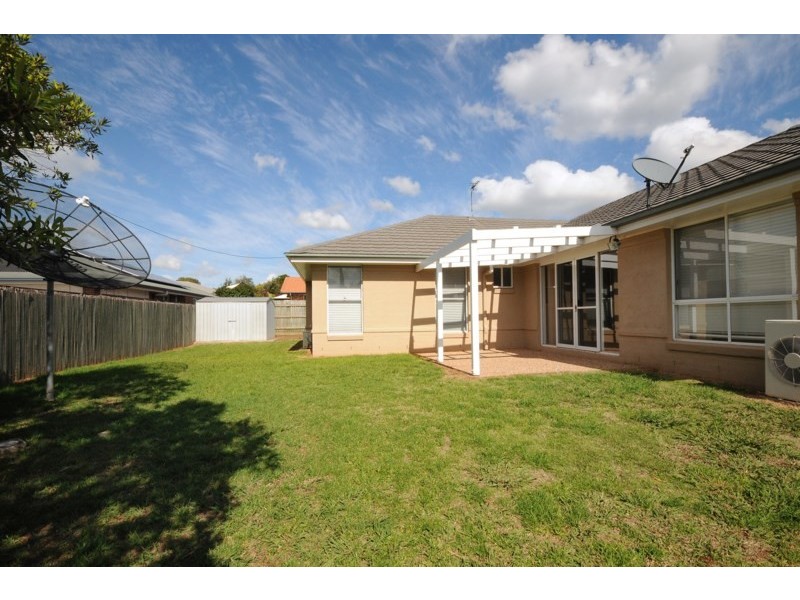 296 Ramsay Street, Middle Ridge QLD 4350