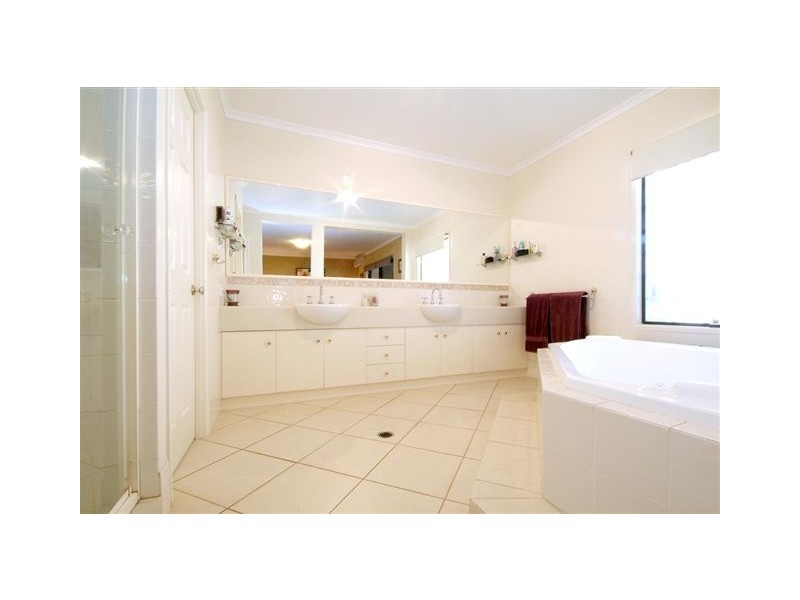 11 Norman Court, Westbrook QLD 4350