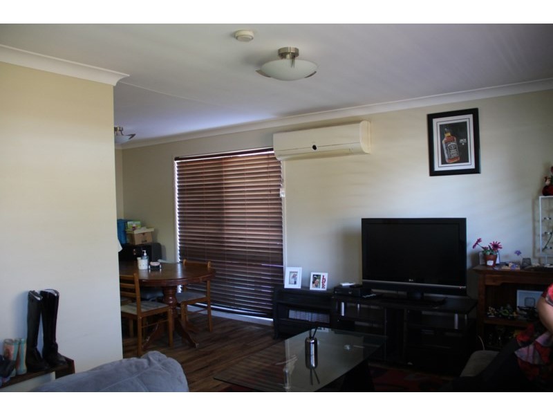 33 Hinkler Crescent, Wilsonton QLD 4350