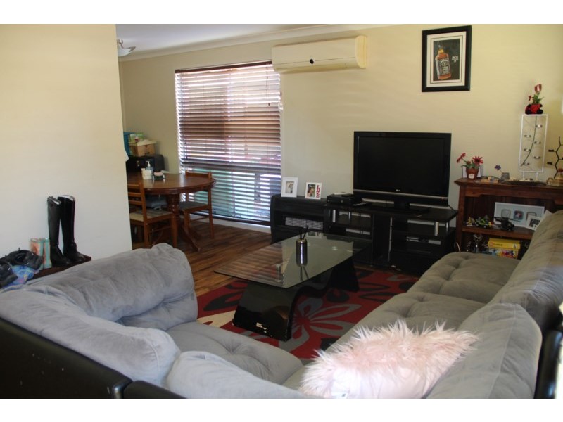 33 Hinkler Crescent, Wilsonton QLD 4350