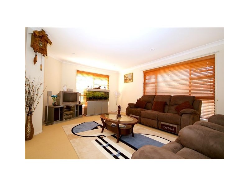 10 Scullin Street, Middle Ridge QLD 4350