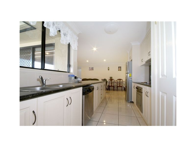 10 Scullin Street, Middle Ridge QLD 4350