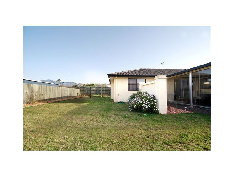 10 Scullin Street, Middle Ridge QLD 4350