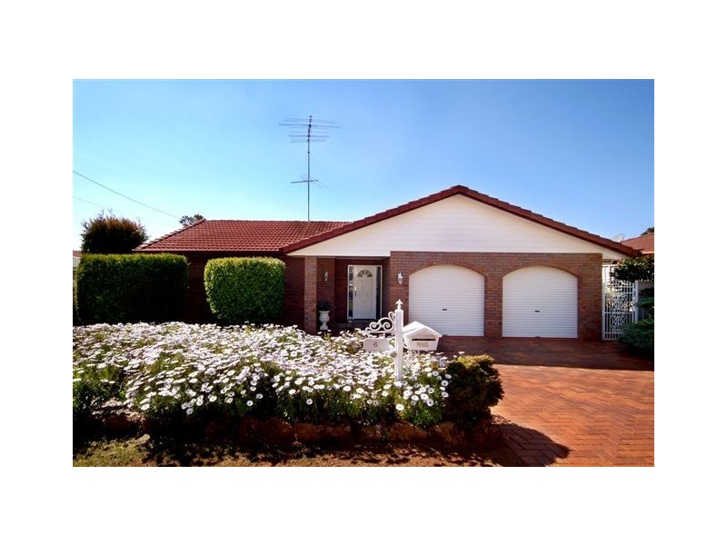 6 Whalan Court, Kearneys Spring QLD 4350