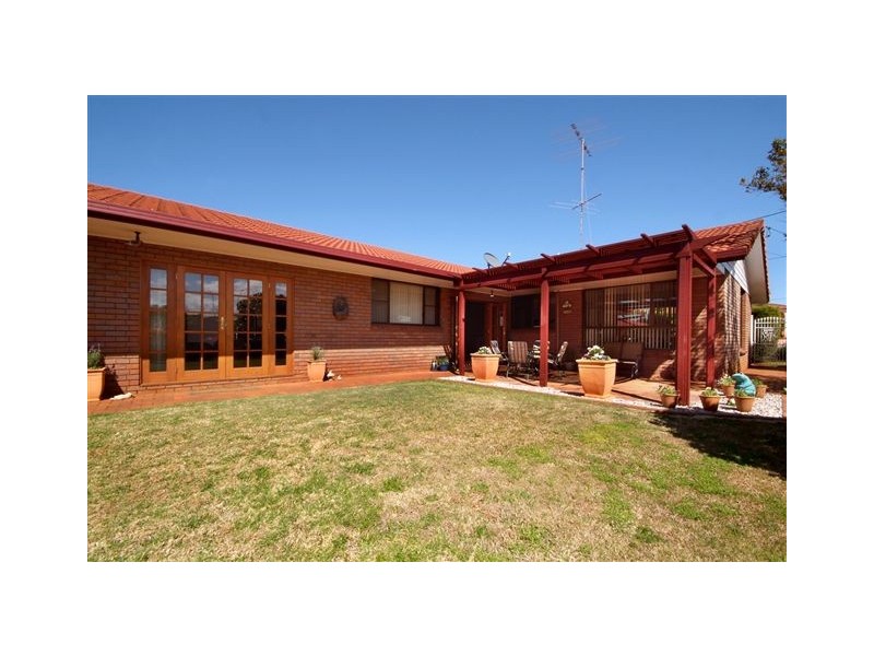 6 Whalan Court, Kearneys Spring QLD 4350