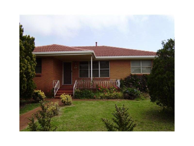 367 West Street, Harristown QLD 4350