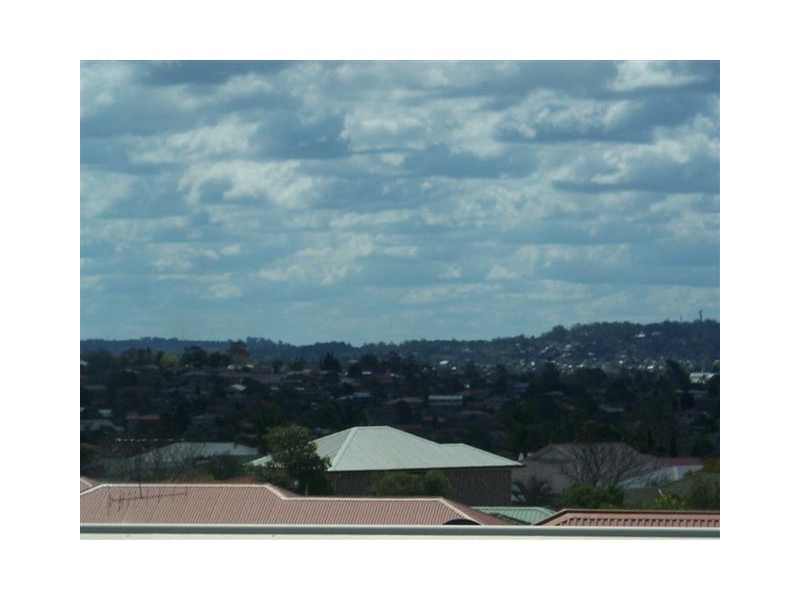 6 Vanham Close, Middle Ridge QLD 4350