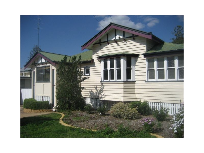 106 Holberton Street, Newtown QLD 4350