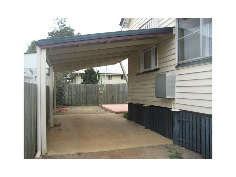 106 Holberton Street, Newtown QLD 4350