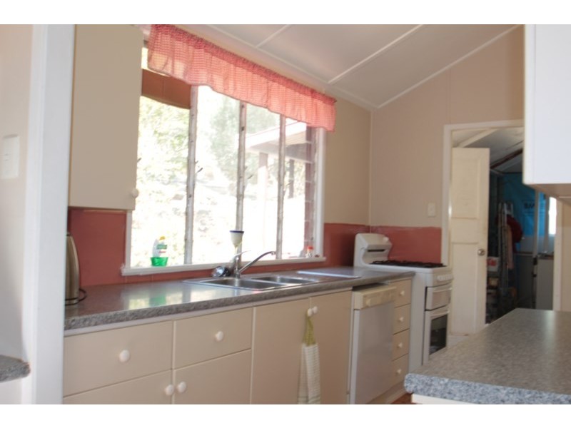 13 Rowland Court, Gowrie Mountain QLD 4350