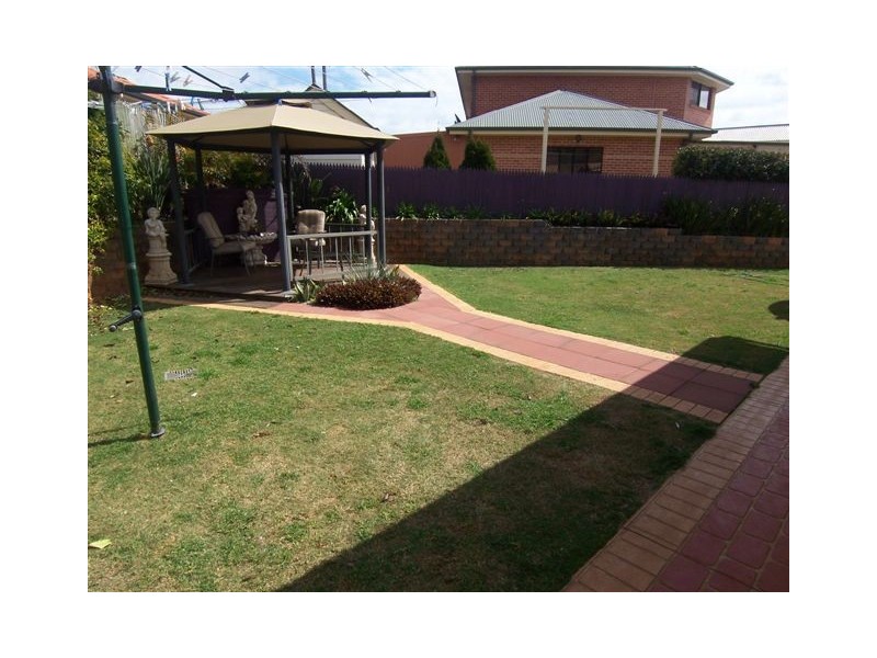 3 Woodlands Close, Middle Ridge QLD 4350