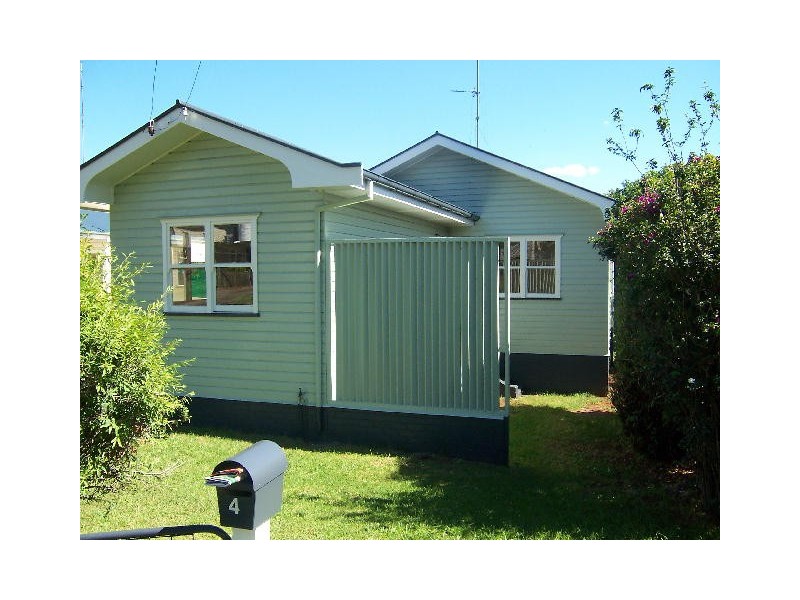 4 Robsart Street, North Toowoomba QLD 4350