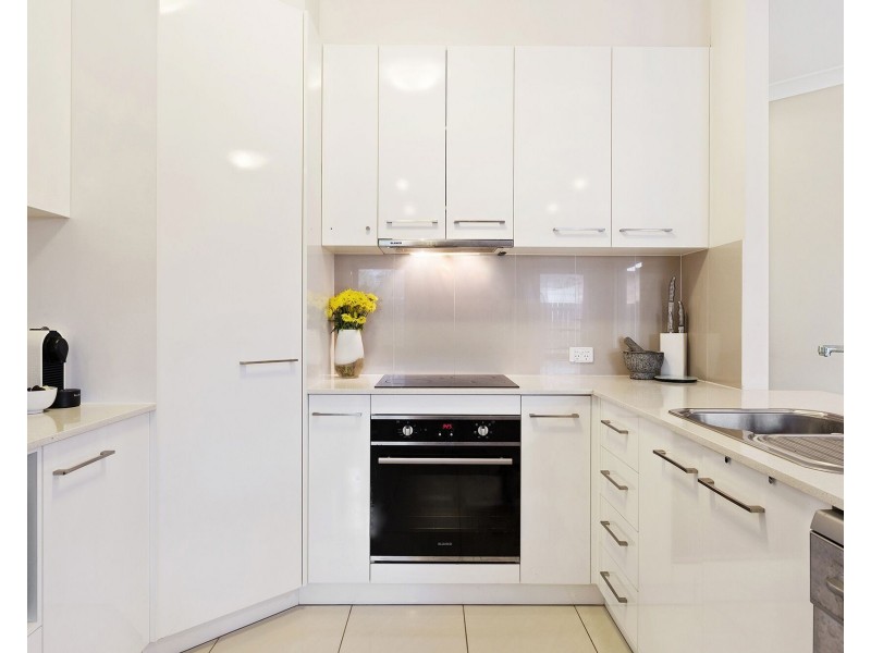 2/38 Victory Street, Newtown QLD 4350