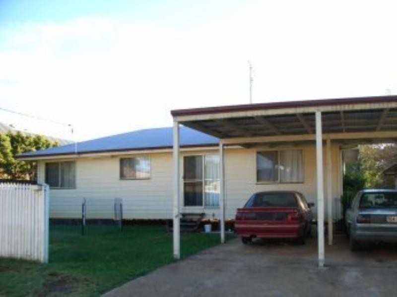 8 Monash Lane, Newtown QLD 4350