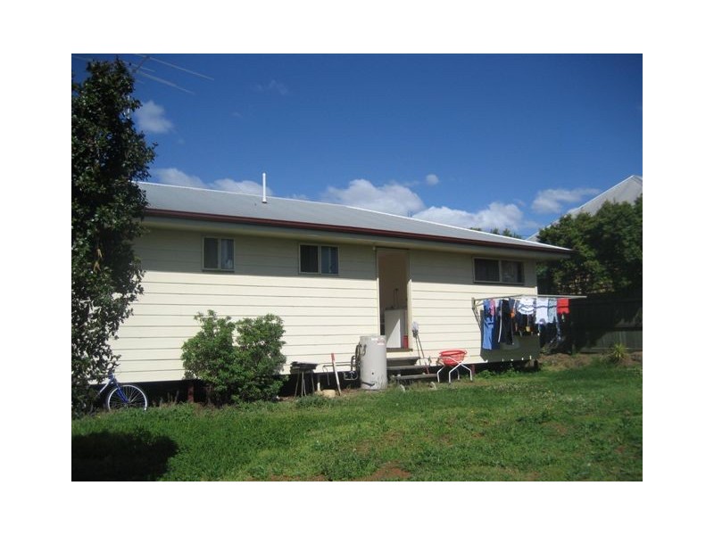 8 Monash Lane, Newtown QLD 4350