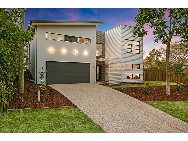 3 Ferguson Street, Mount Lofty QLD 4350