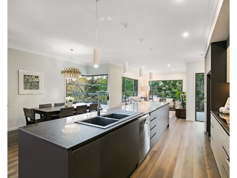 3 Ferguson Street, Mount Lofty QLD 4350