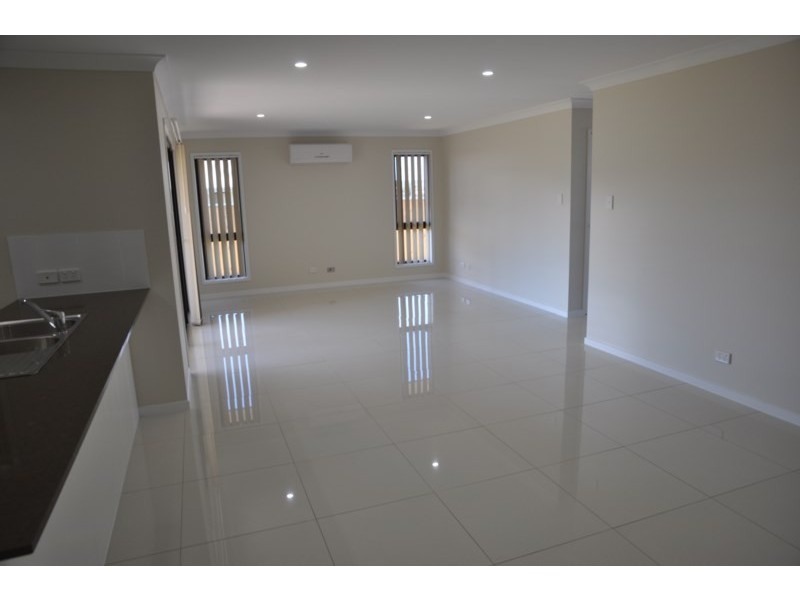 27 Cashmore Street, Wyreema QLD 4352