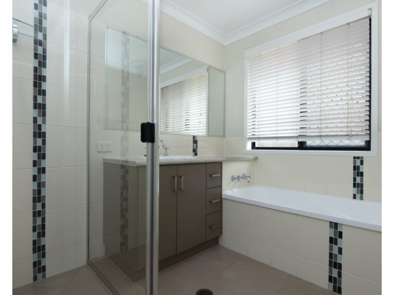 41 Honeyeater Drive, Highfields QLD 4352