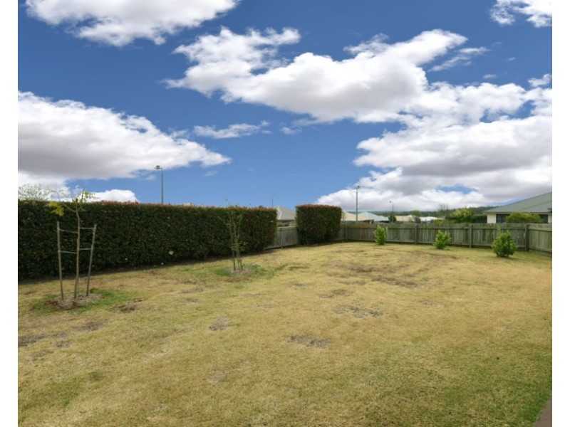 41 Honeyeater Drive, Highfields QLD 4352