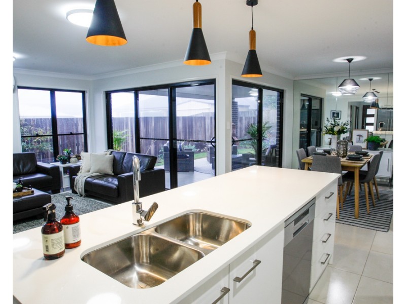 39 Calypso Crescent, Middle Ridge QLD 4350