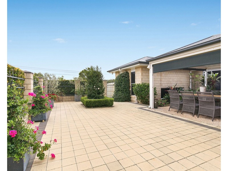 11 Jenna Court, Highfields QLD 4352