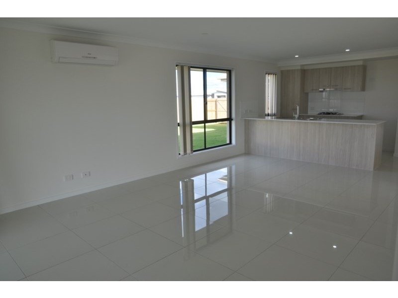 7 Mia Street, Wyreema QLD 4352