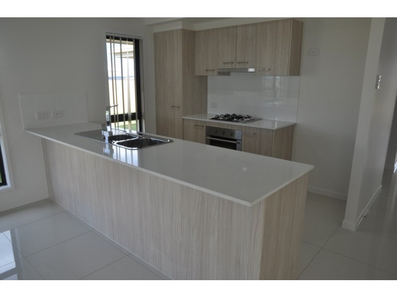 7 Mia Street, Wyreema QLD 4352