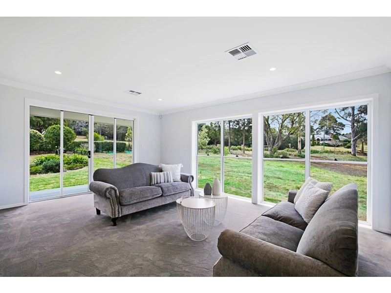 292 Rowbotham Street, Middle Ridge QLD 4350