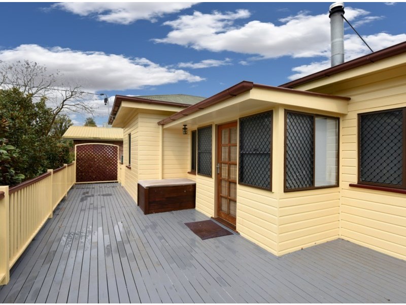 19 Llewellyn Street, Centenary Heights QLD 4350