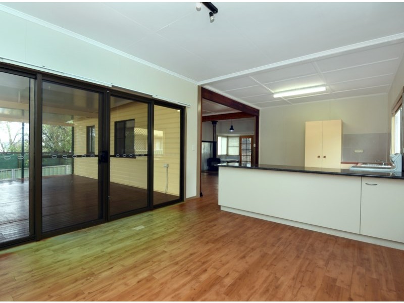 19 Llewellyn Street, Centenary Heights QLD 4350