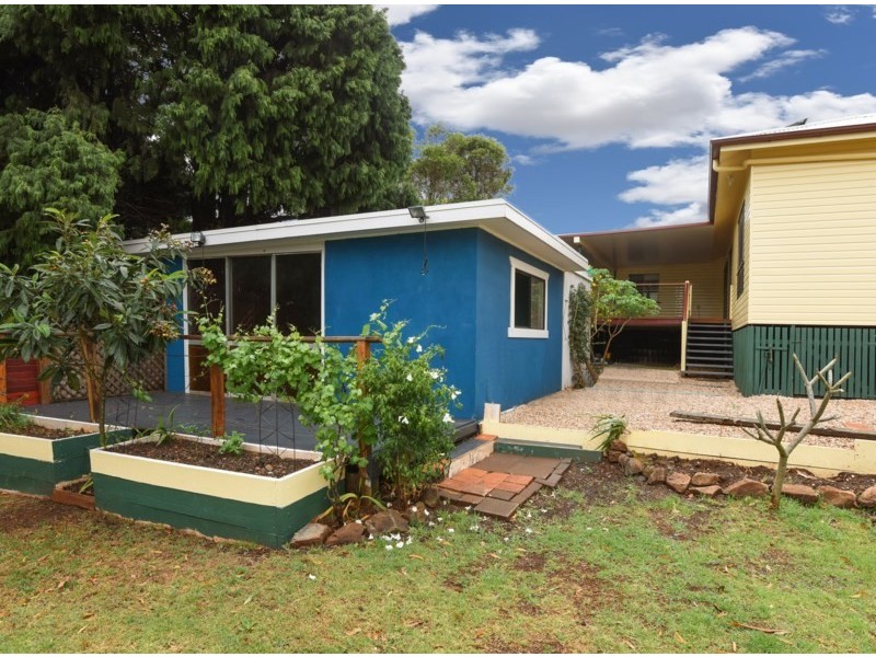 19 Llewellyn Street, Centenary Heights QLD 4350