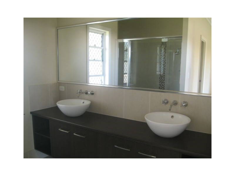 20 McCallum Court, Middle Ridge QLD 4350