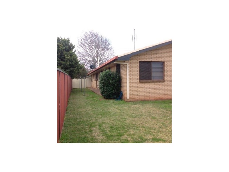 2/336 Alderley Street, Kearneys Spring QLD 4350