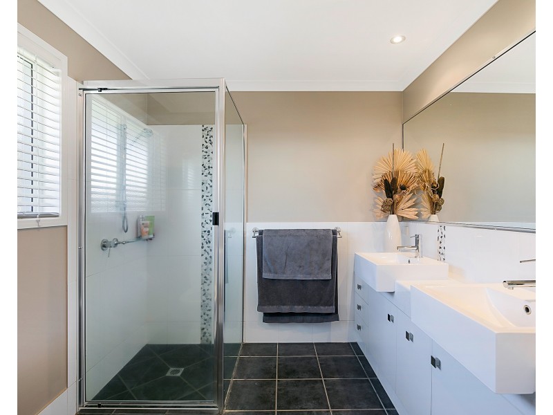 20 Beardsworth Court, Middle Ridge QLD 4350