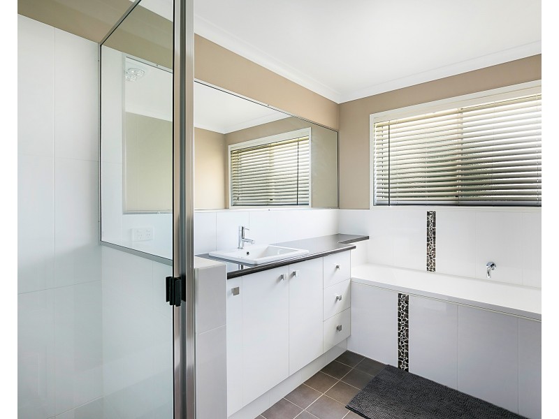 20 Beardsworth Court, Middle Ridge QLD 4350