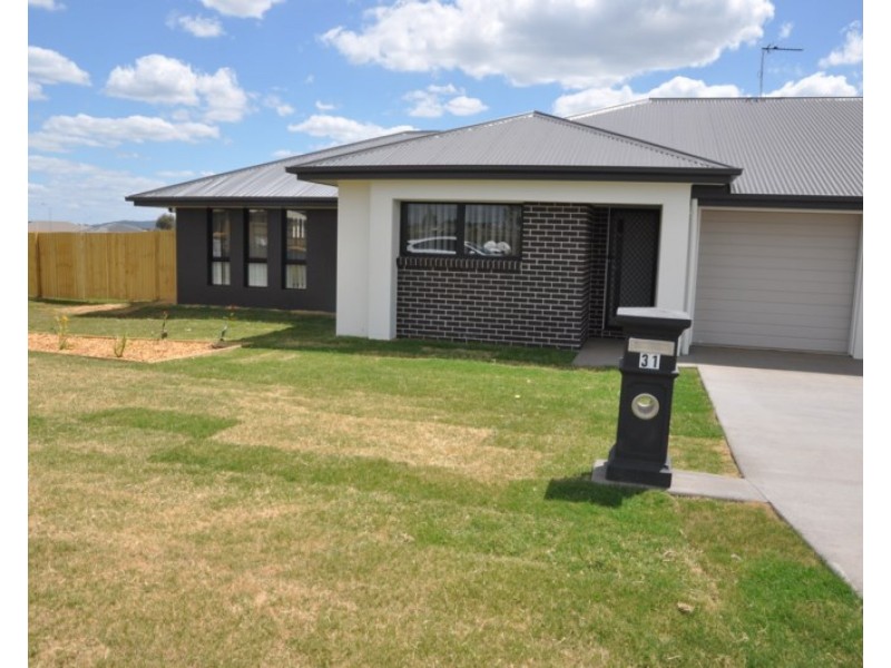 1/31 Weebah Place, Cambooya QLD 4358