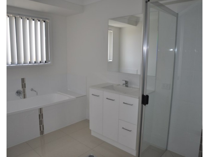 1/31 Weebah Place, Cambooya QLD 4358