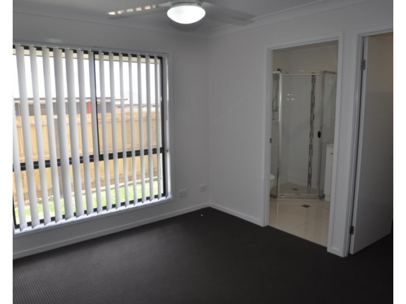 1/31 Weebah Place, Cambooya QLD 4358